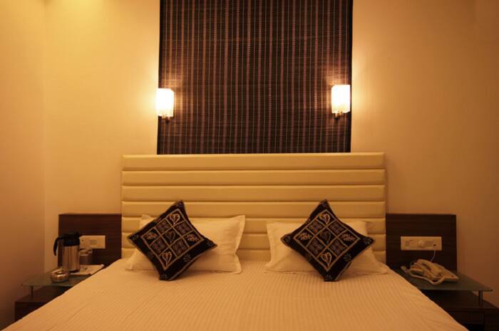 The Grand Hotel, Anand 3